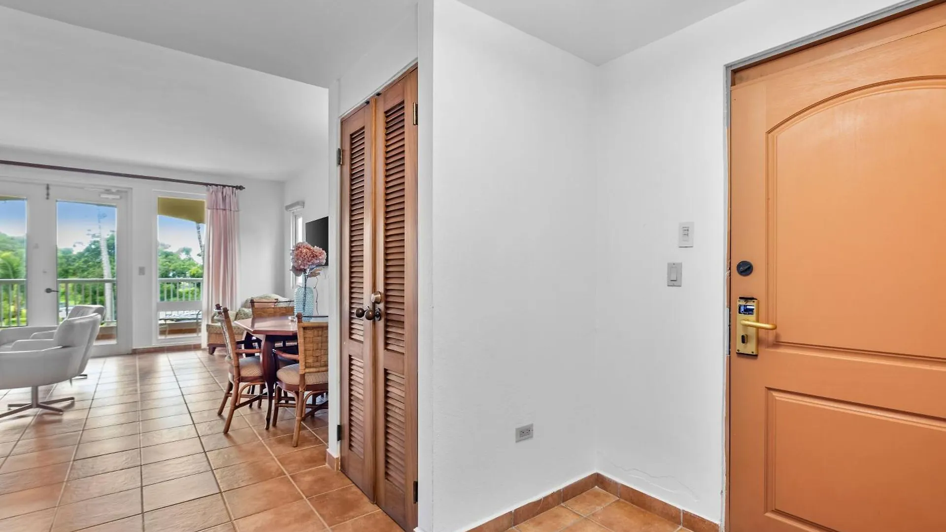 Golf Course Access Balcony Infinity Pool Apartment Fajardo