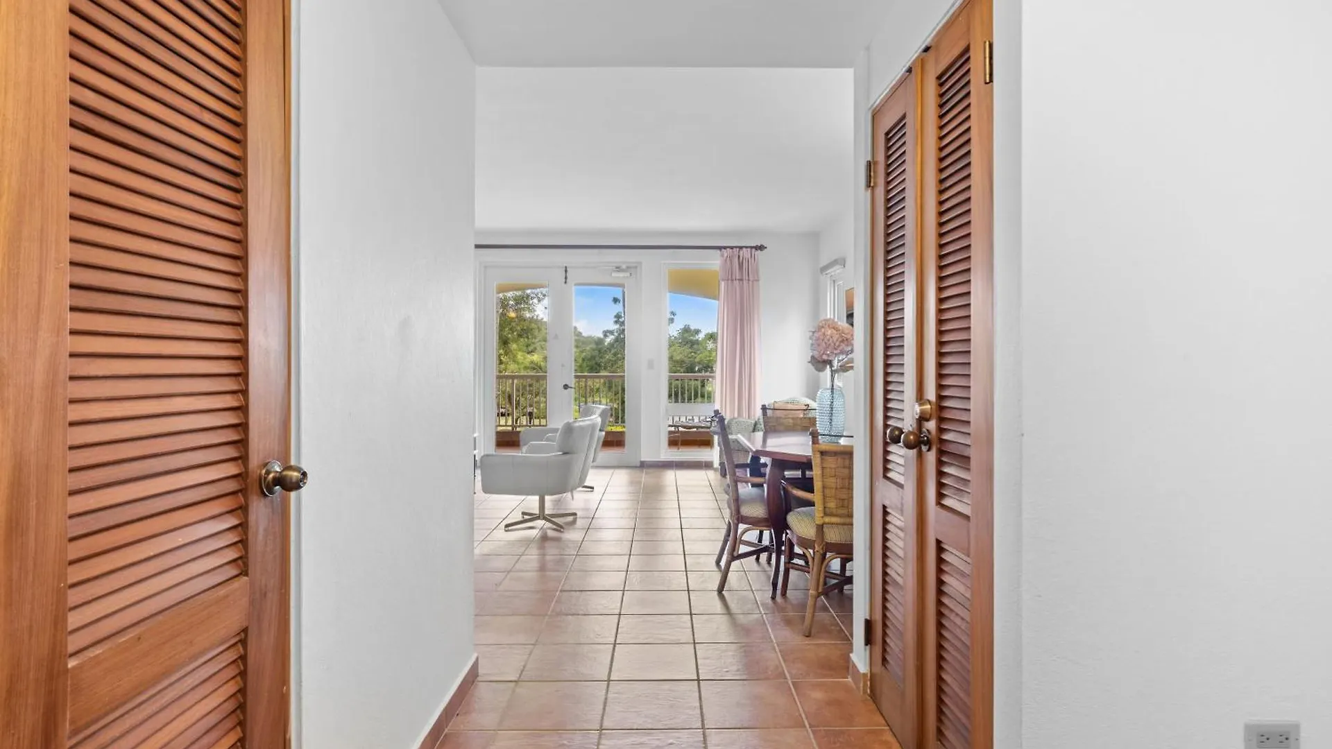 Golf Course Access Balcony Infinity Pool Apartment Fajardo